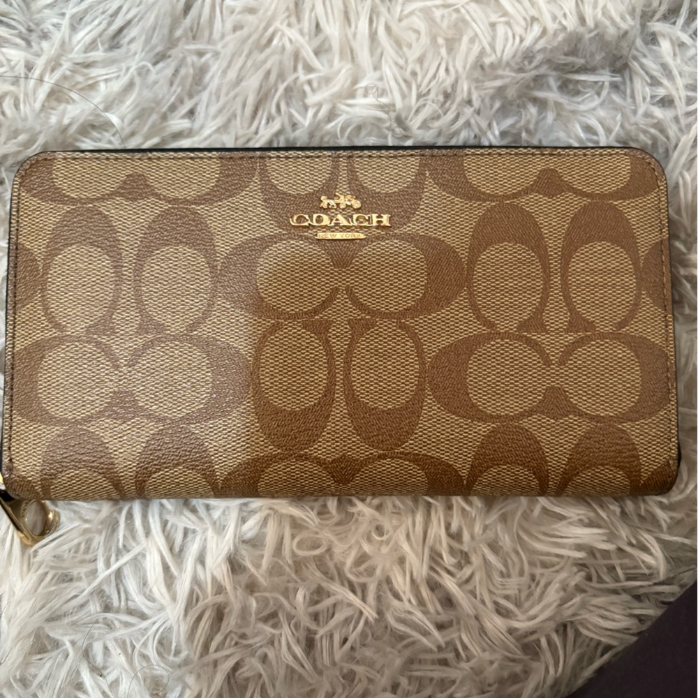 Coach Wallet Large, Fast Shipping !